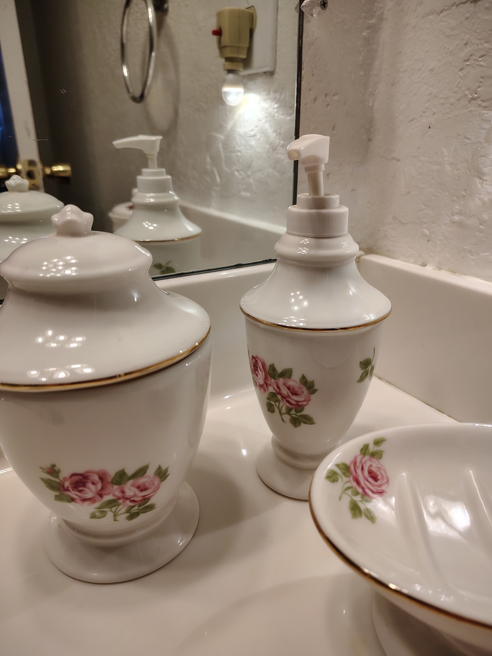 Classic Floral Ceramic Soap Dish and Bath Accessory Set - White with Pink Roses - Picture 2 of 4